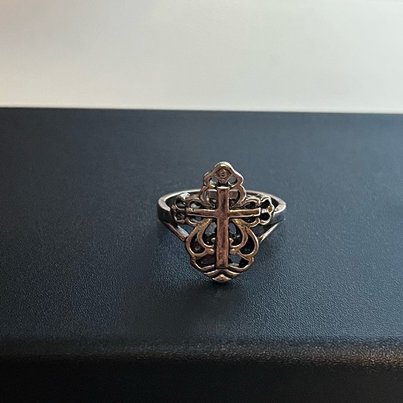 Vintage 1990s Silver Tone Gothic Cross Ring - Picture 2 of 4